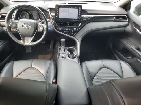 Used 2021 Toyota Camry SE w/ Cold Weather Package FWD image 21
