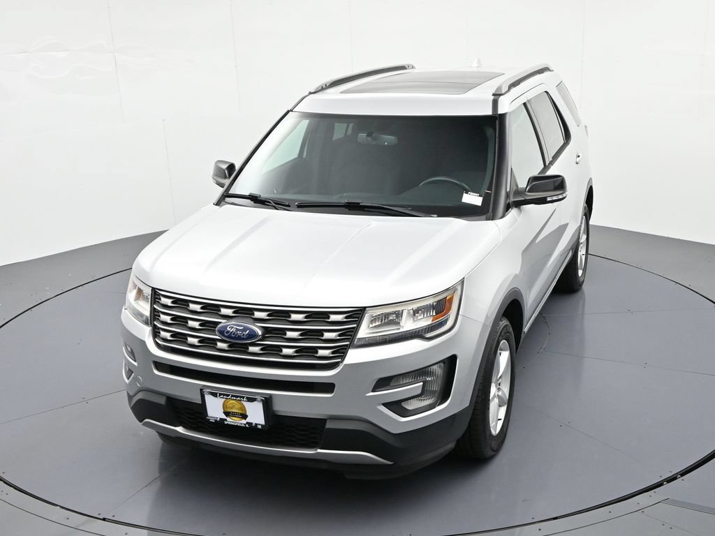 Used 2017 Ford Explorer XLT w/ Equipment Group 201A AWD/4WD image 18