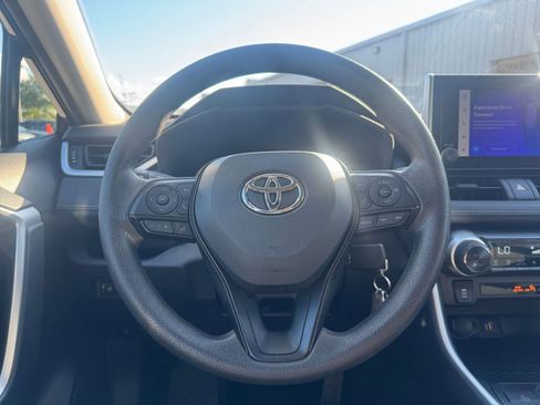 Used 2025 Toyota RAV4 LE image 27