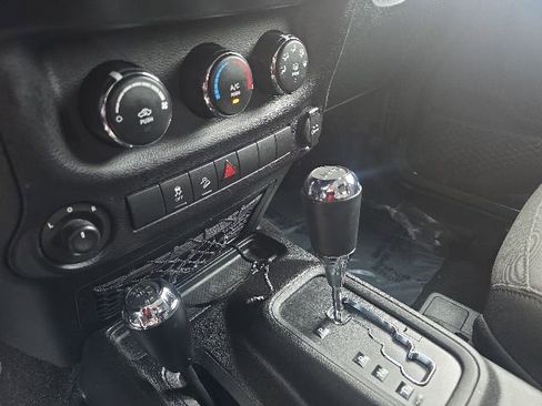 Used 2015 Jeep Wrangler Sport w/ Quick Order Package 24S AWD/4WD image 15