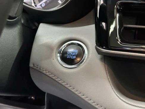 Used 2022 Toyota Highlander XLE image 21