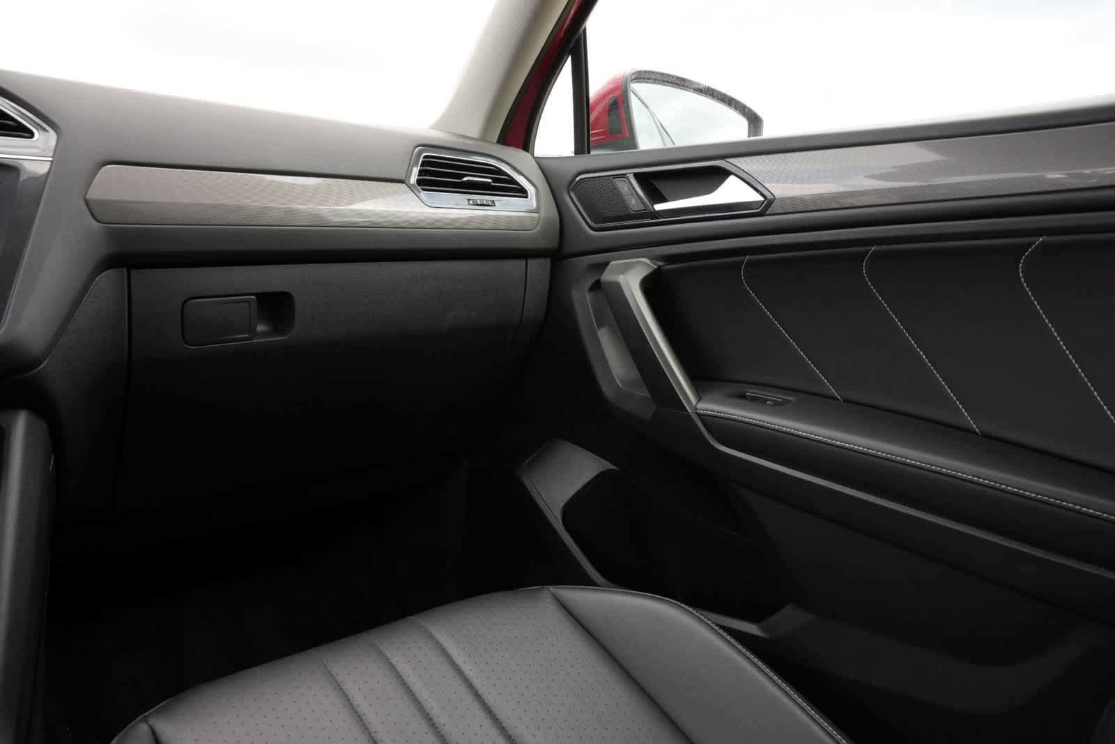 Used 2022 Volkswagen Tiguan SE AWD/4WD image 8