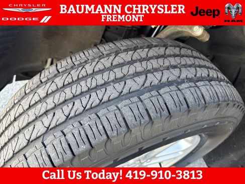 Used 2023 Jeep Grand Cherokee Laredo w/ Luxury Tech Group I AWD/4WD image 28