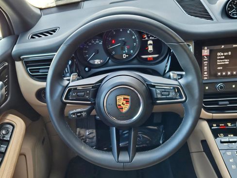 Certified 2025 Porsche Macan AWD/4WD image 15