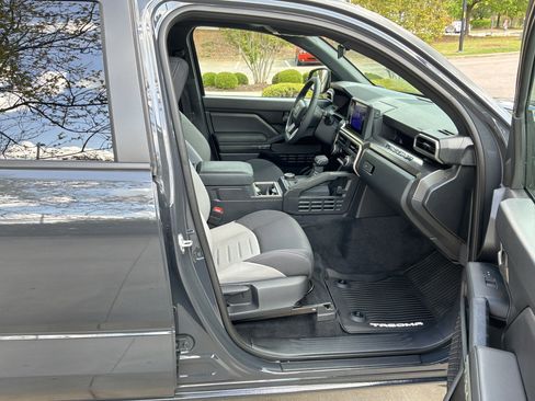 Used 2026 Toyota Tacoma TRD Sport image 32