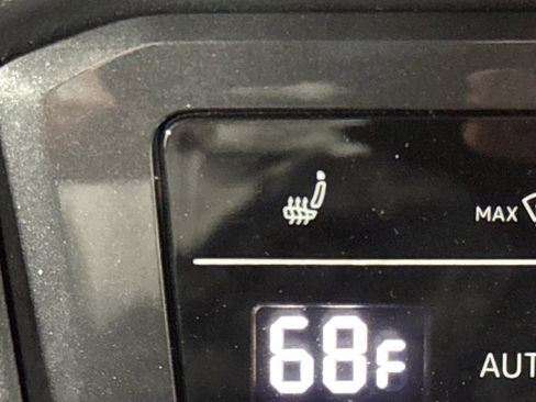 Used 2024 Volkswagen Tiguan SE R-Line image 8