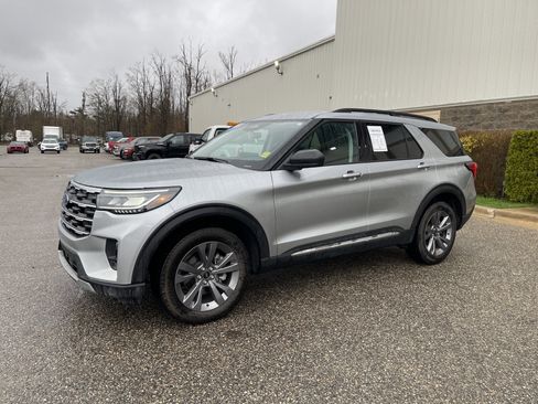 Used 2025 Ford Explorer Active w/ Active Comfort Package AWD/4WD image 7