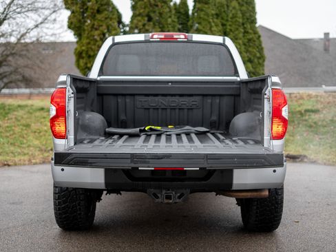 Used 2019 Toyota Tundra SR5 w/ Convenience Package image 7