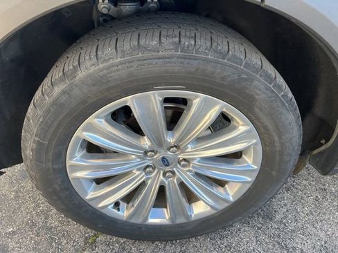 Used 2020 Ford Explorer Limited w/ Class III Trailer Tow Package image 24