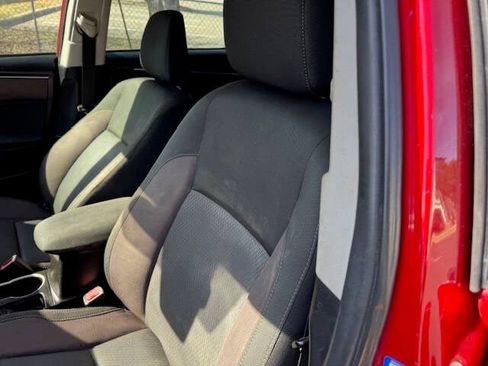 Used 2018 Toyota Corolla LE image 24