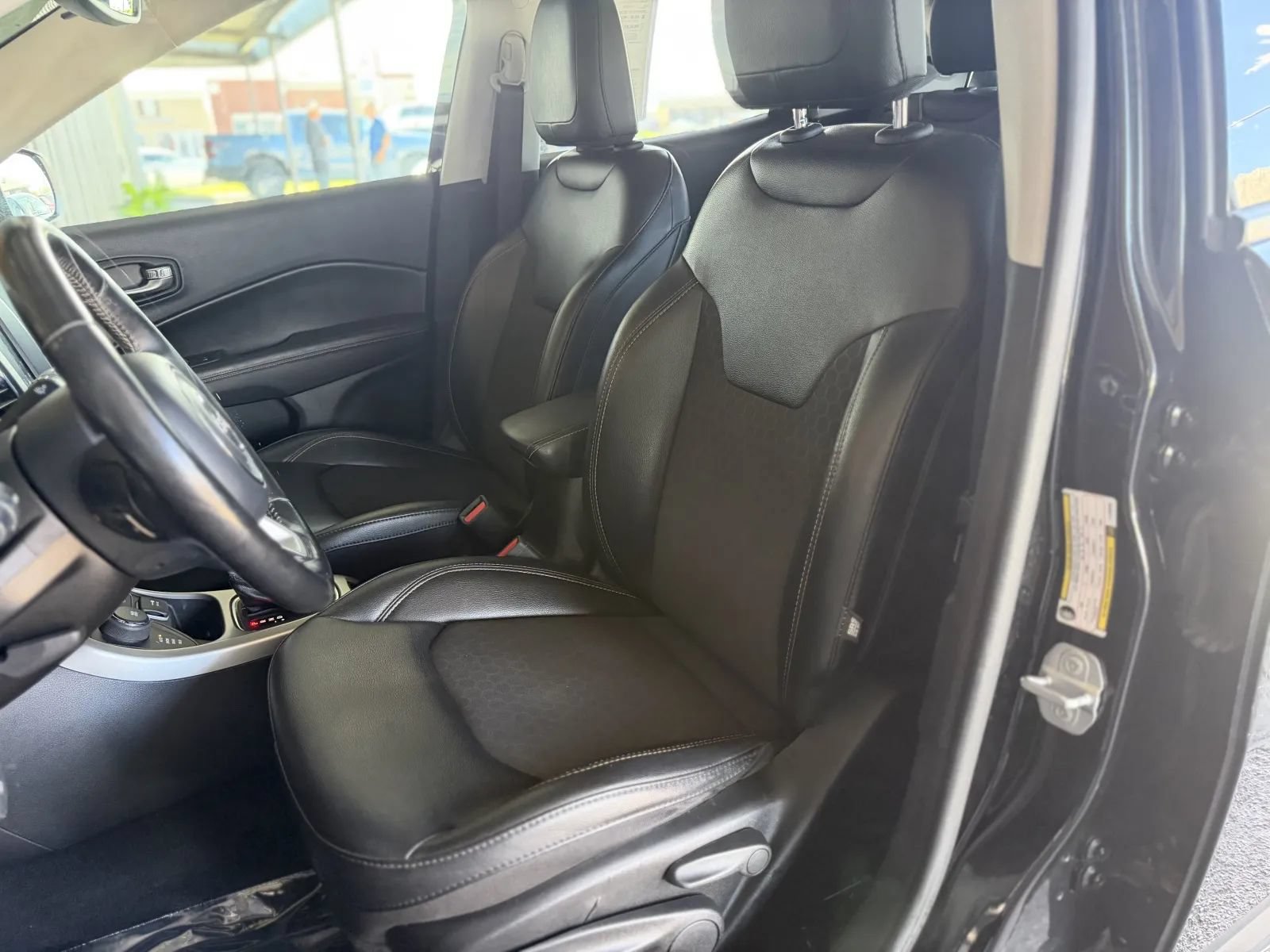 Used 2020 Jeep Compass Latitude w/ Cold Weather Group AWD/4WD image 15