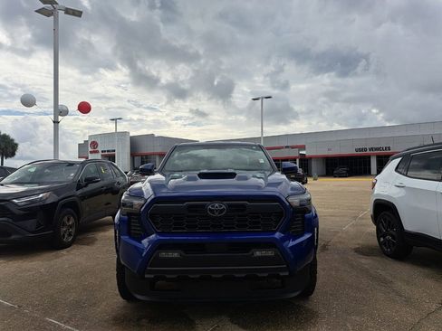 Used 2025 Toyota Tacoma TRD Sport AWD/4WD image 2