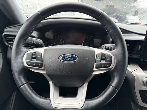 Used 2022 Ford Explorer XLT w/ Class IV Trailer Tow Package image 12