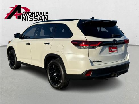 Used 2019 Toyota Highlander SE image 4