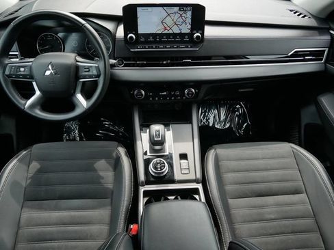 Used 2024 Mitsubishi Outlander SE AWD/4WD image 13