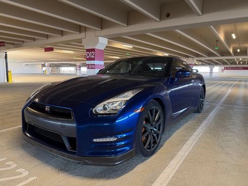 Used 2015 Nissan GT-R Premium AWD/4WD image 5