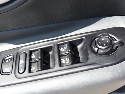 Used 2023 Jeep Renegade Latitude w/ Sun & Fun Group image 15