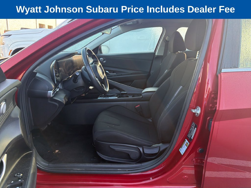 Used 2025 Hyundai Elantra SEL FWD image 19