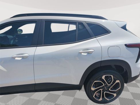 Used 2024 Chevrolet Trax RS w/ Sunroof Package FWD image 32
