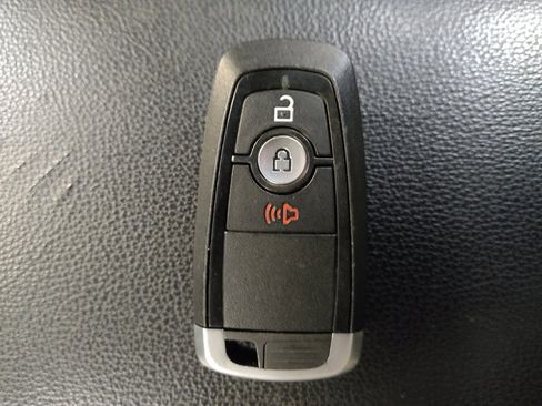 Used 2019 Ford Fusion SE image 32