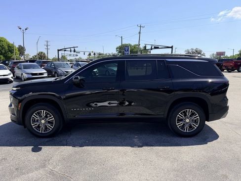 Certified 2025 Chevrolet Traverse LT w/ Driver Confidence Package image 9