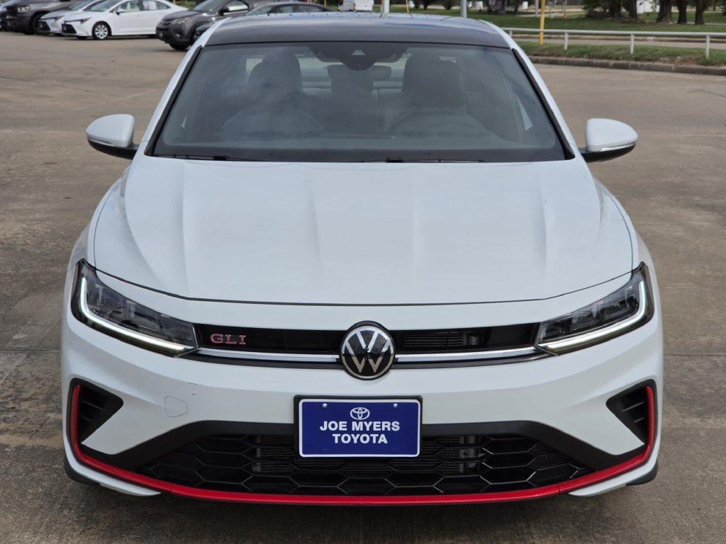 Used 2025 Volkswagen Jetta GLI Autobahn FWD image 3