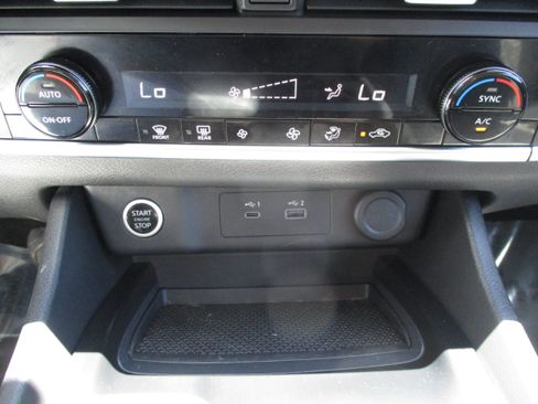 Used 2023 Nissan Rogue SV AWD/4WD image 25