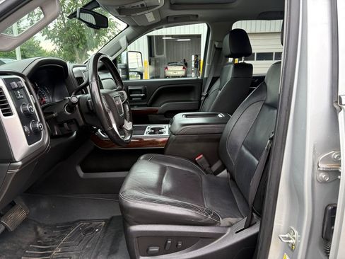 Used 2019 GMC Sierra 2500 SLT w/ Duramax Plus Package AWD/4WD image 17