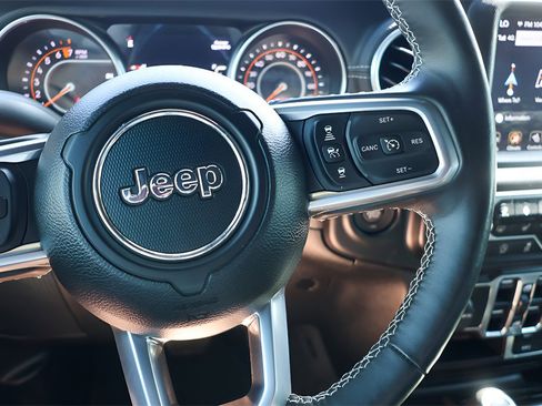 Used 2020 Jeep Wrangler Unlimited Sahara image 25