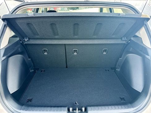 Used 2023 Hyundai Venue SEL image 16