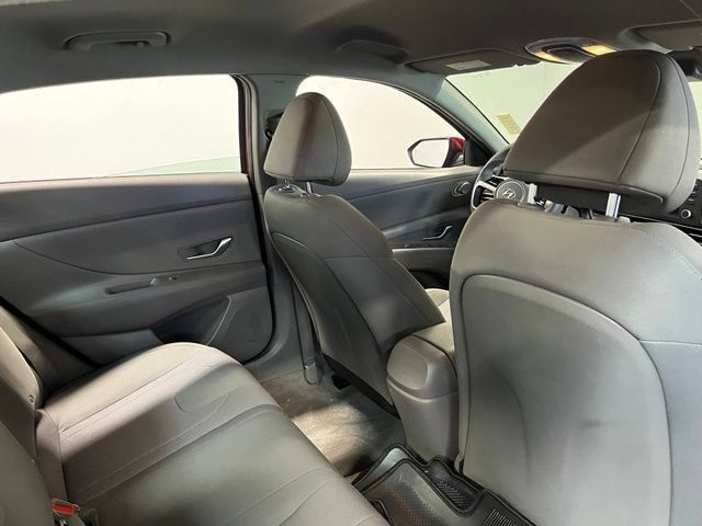 Used 2023 Hyundai Elantra SE FWD image 15