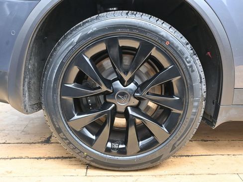 Used 2023 Tesla Model X image 12