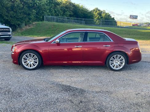 Used 2012 Chrysler 300 Limited RWD image 2