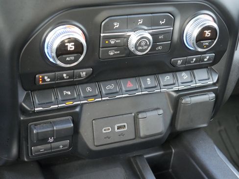 Used 2019 GMC Sierra 1500 AT4 w/ Off Road Performance Package image 15