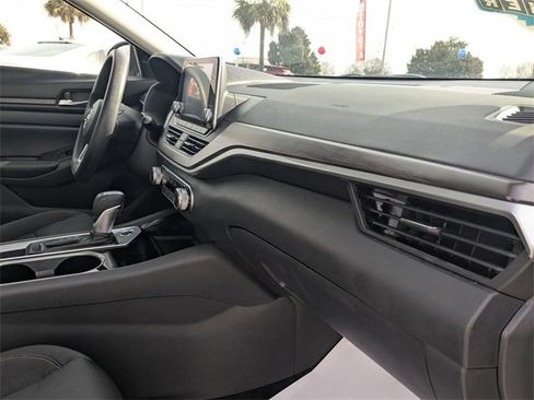 Used 2024 Nissan Altima 2.5 SV image 34