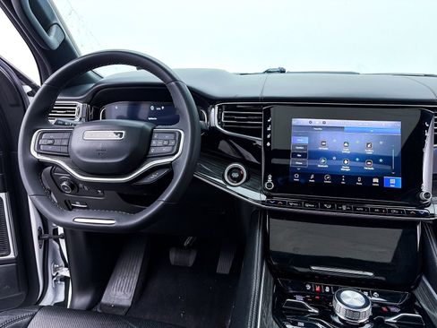 Used 2022 Jeep Wagoneer Series III w/ Premium Group I image 7