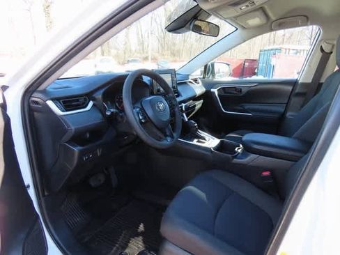 Used 2022 Toyota RAV4 LE image 2