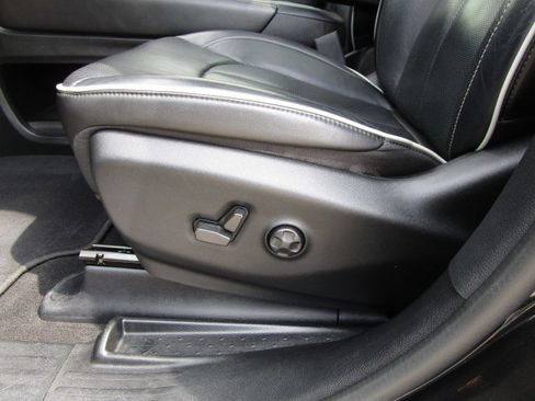 Used 2022 Chrysler Pacifica Limited w/ S Appearance Package AWD/4WD image 16