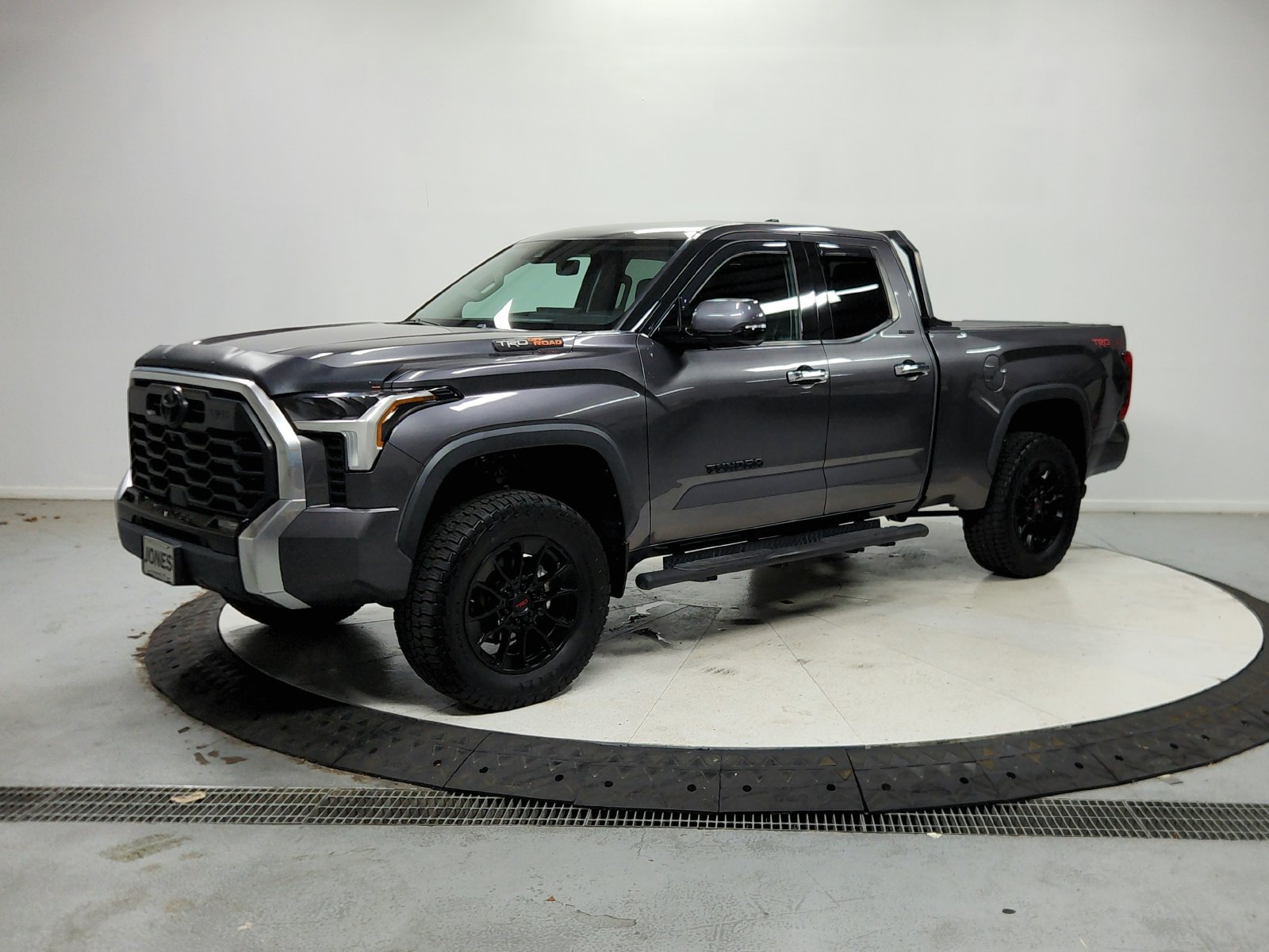 Used 2022 Toyota Tundra Limited w/ TRD Off-Road Package AWD/4WD image 4