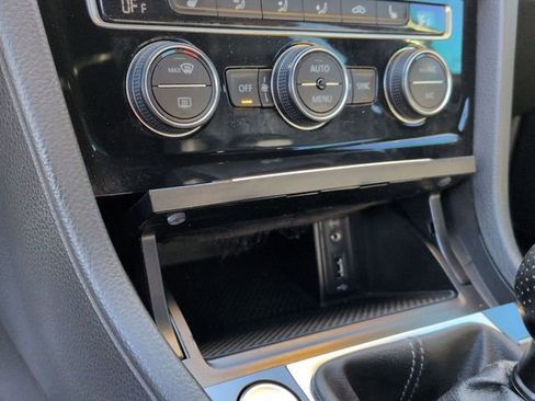 Used 2017 Volkswagen Golf Base image 21