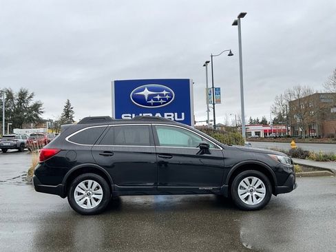 Used 2018 Subaru Outback 2.5i Premium image 9