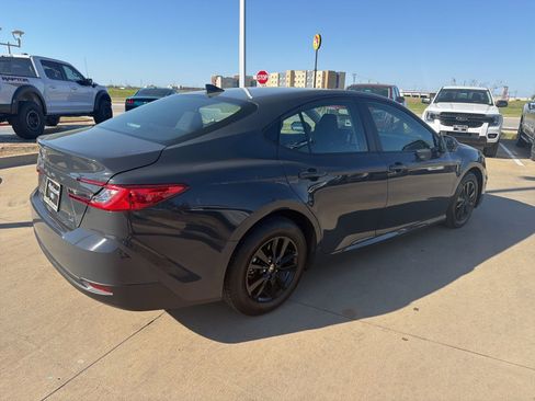 Used 2025 Toyota Camry LE image 5