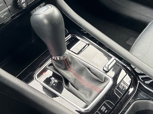 Used 2024 Jeep Compass Trailhawk image 32