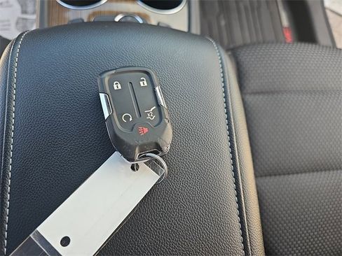 Certified 2023 GMC Acadia SLE w/ Driver Convenience Package image 35