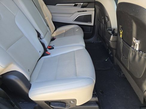 Used 2020 Kia Telluride S w/ S 8 Passenger Seating Package image 5