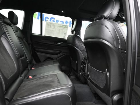 Used 2023 Jeep Grand Cherokee Altitude AWD/4WD image 10