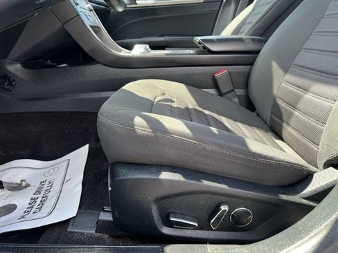 Used 2019 Ford Fusion SE image 24