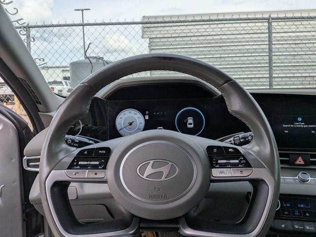 Used 2025 Hyundai Elantra SEL FWD image 11
