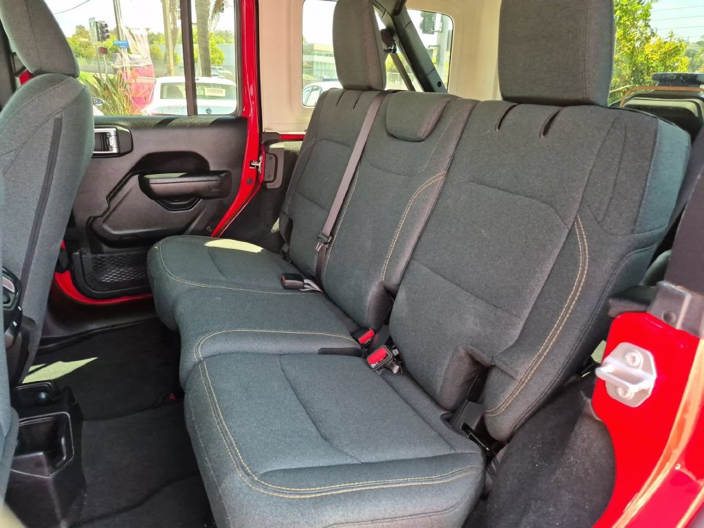 Used 2025 Jeep Wrangler Unlimited Sport AWD/4WD image 28