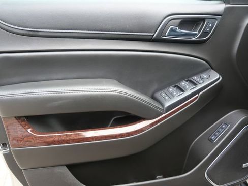 Used 2017 GMC Yukon XL SLT image 12